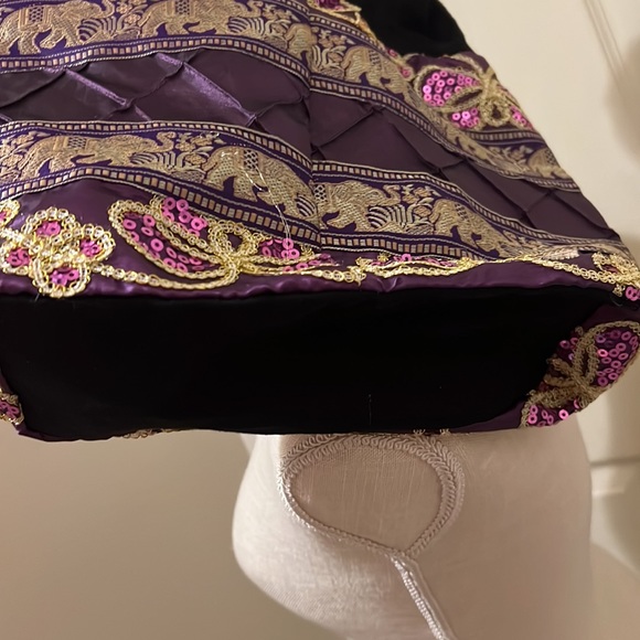 - Beautiful handbag golden elephant accents - Picture 7 of 10